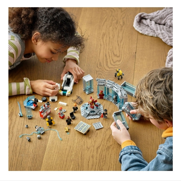 : Lego 76216 Iron Man Armory 496 Pieces Set The Infinity Saga w/ 8 Mini figures - Picture 6 of 11